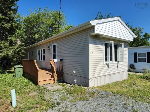 21 Commodore Ave, Middle Sackville, NS B4E 3B2