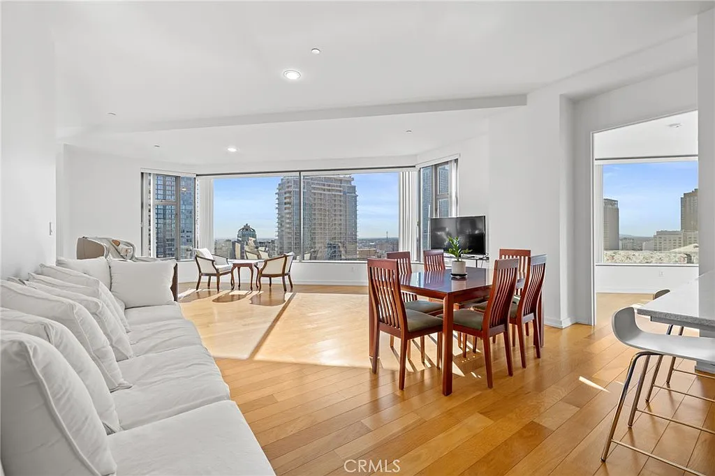 2 bed, 1580 sqft, $4,200 — Photo 4