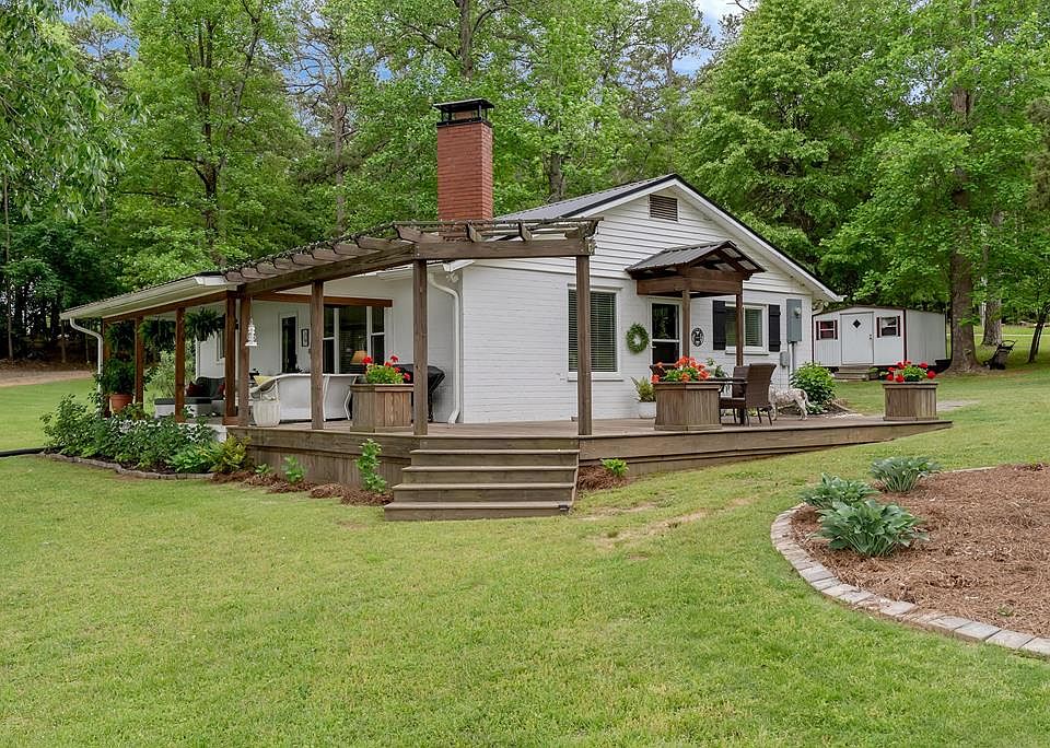 1st image of 104 McCalla Dr