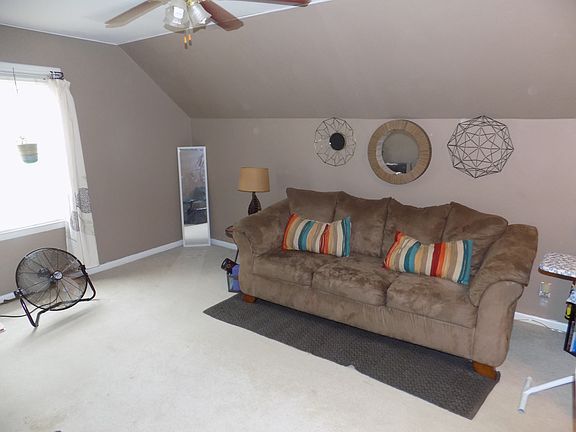 4th image of 21218 Beechwood Ave