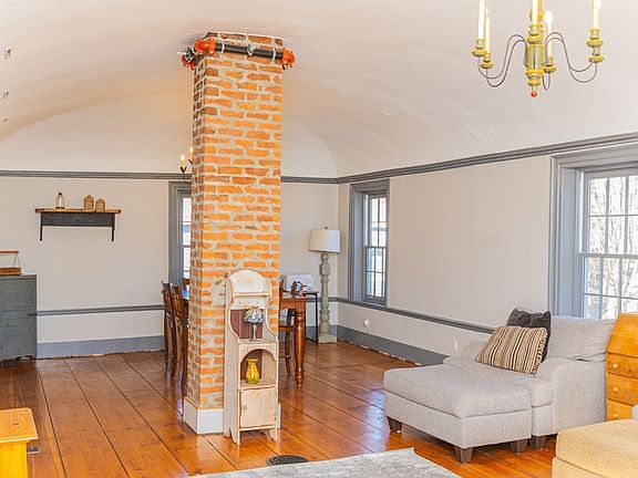 5th image of 10 Baldwinville Rd