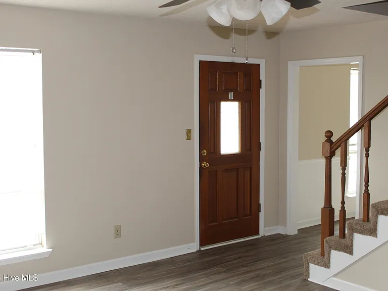 566 Fairfield Way — Photo 4