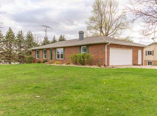 8864 Quail Ridge Ct, Dubuque, IA 52003