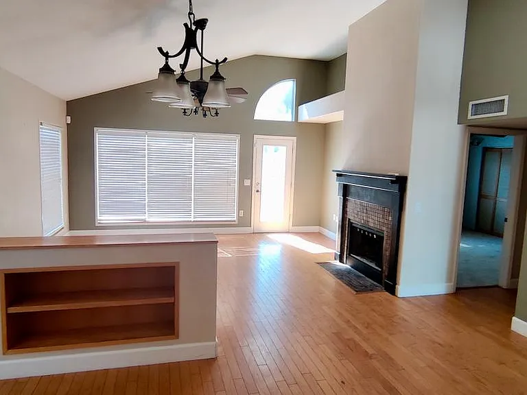1114 N Madrid Ln — Photo 8