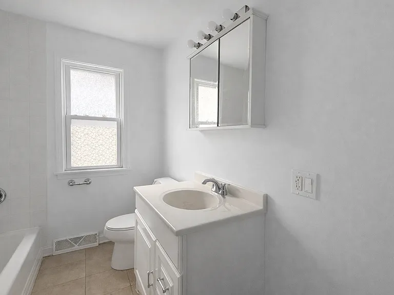 4259 N Narragansett Ave — Photo 8