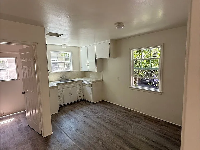 783 Worcester Ave — Photo 7
