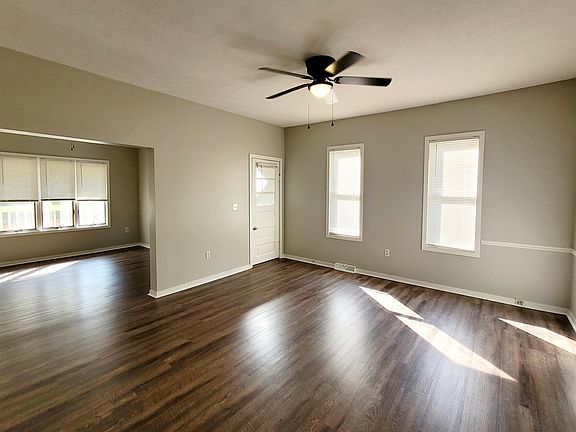 Entry/dining area to living room