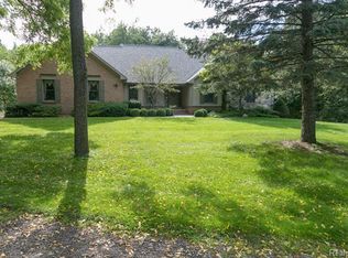 55601 Lorals Way, Northville, MI 48167