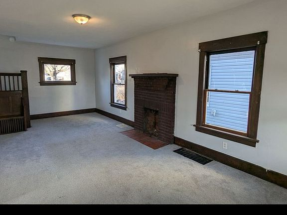 2nd image of 923 Oby Pl NW