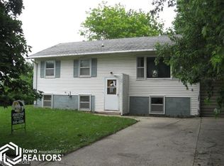 220 S Wisconsin St, Hubbard, IA 50122