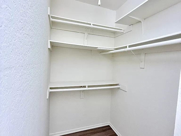 7355 Woodley Ave #10 — Photo 12