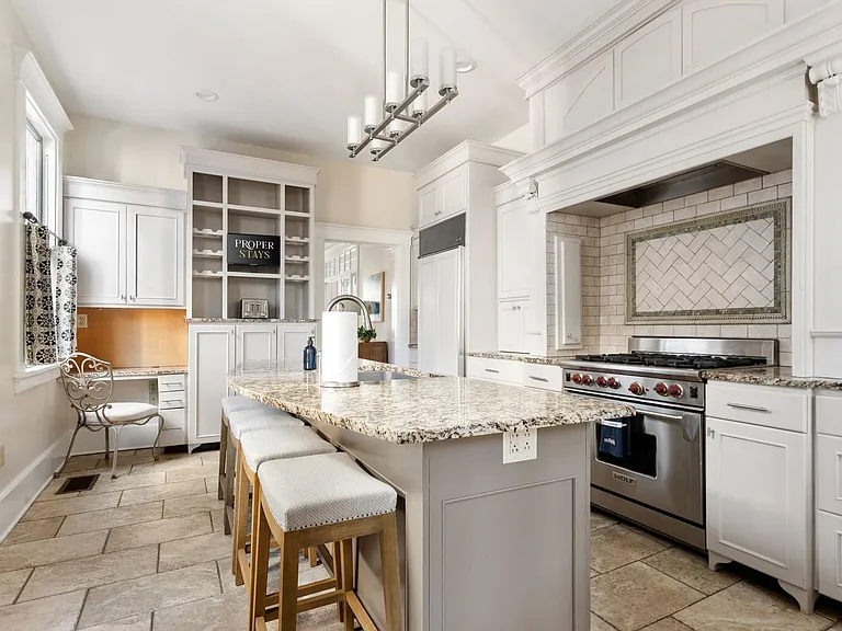 5 Colonial St — Photo 13