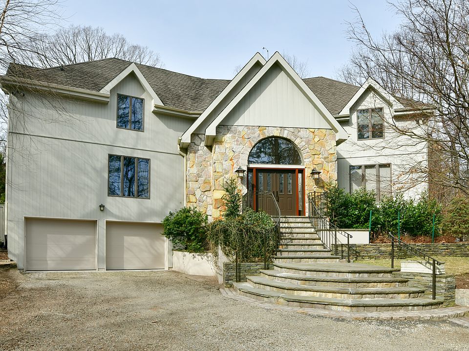 Attractive Private Light Filled Contemporay Style