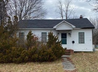 665 S Country Rd, East Patchogue, NY 11772