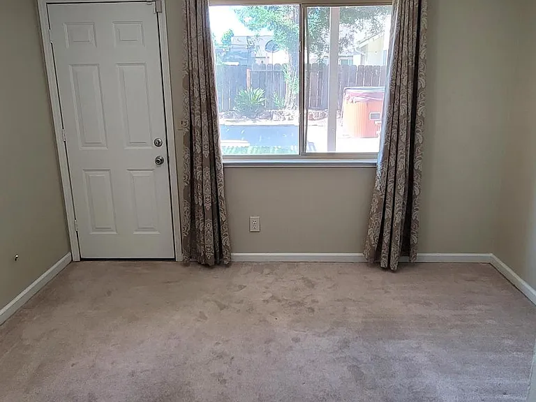 152 Redwood Ave — Photo 14