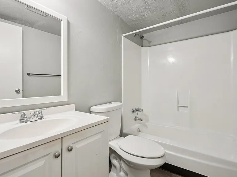 Aspen Apartments in Whitehall — Photo 17