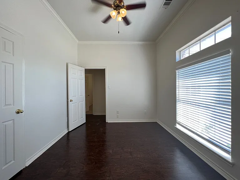 1141 Nickerson Ln — Photo 5