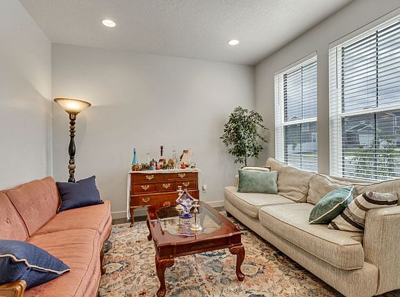 4th image of 8057 S Oakridge Park Dr