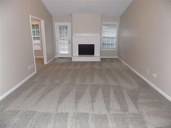 3rd image of 1471 Chateau Cir