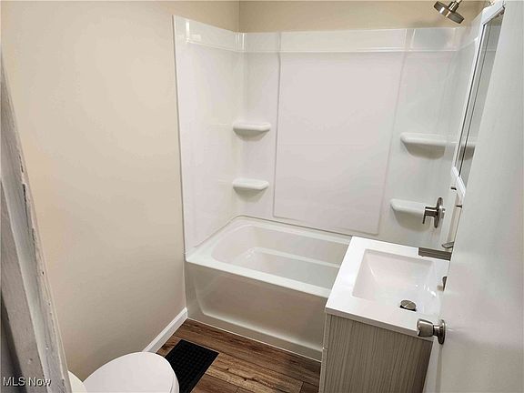 5th image of 52 E 37th St