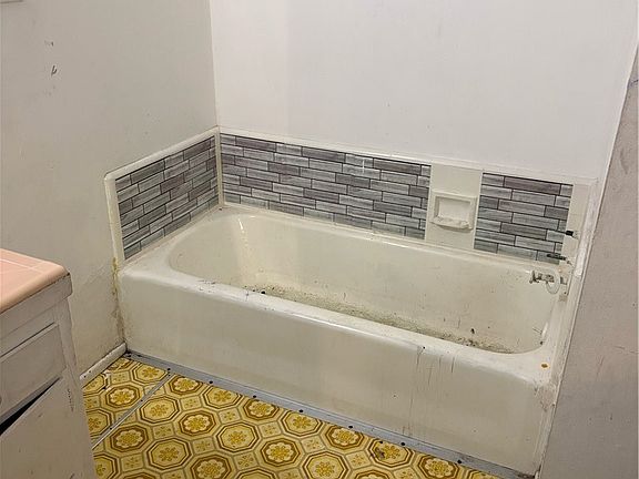 5th image of 6432 Creemore Ln