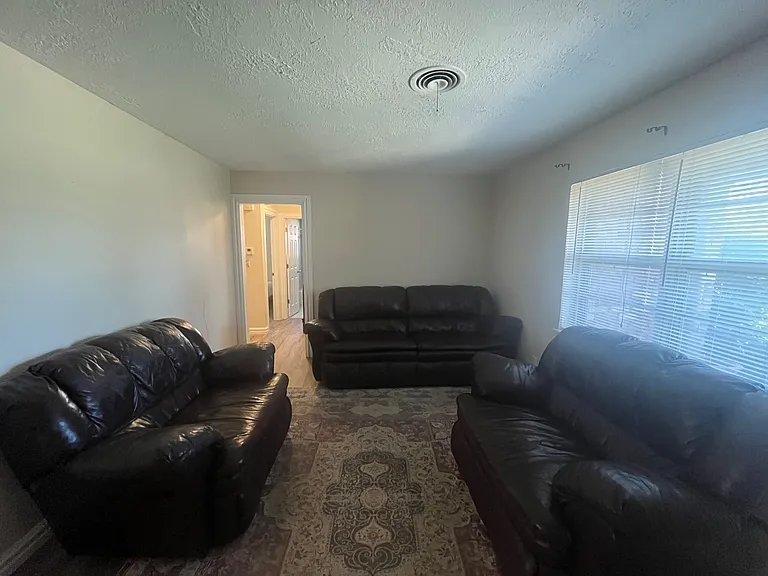 1331 W Hayes St — Photo 9
