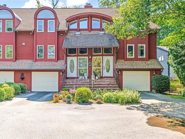 40 Oak Grove St Unit 1, Warwick, RI 02818