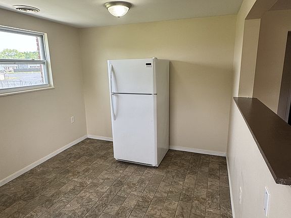 2nd image of 1014 Elm St