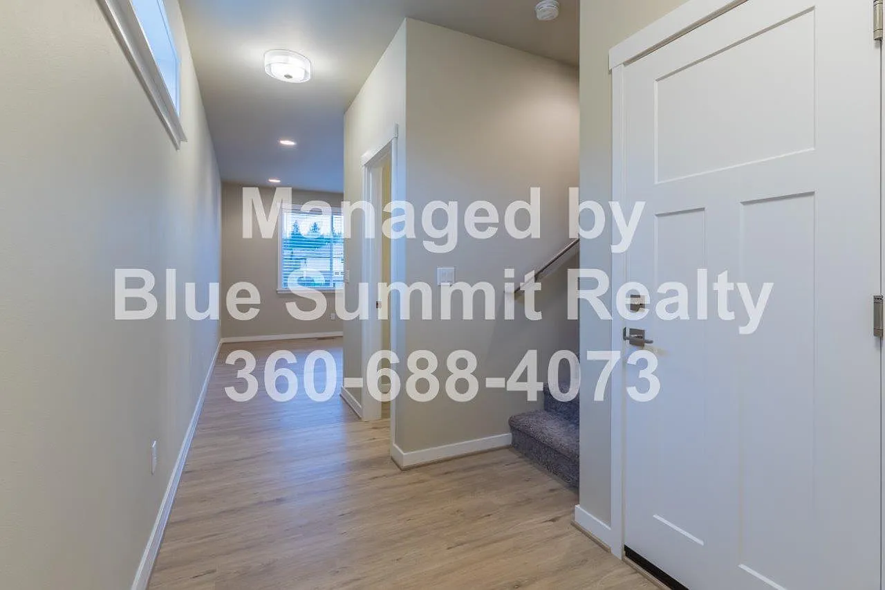 4 bed, 2.5 bath, 1761 sqft, $2,500 — Photo 2