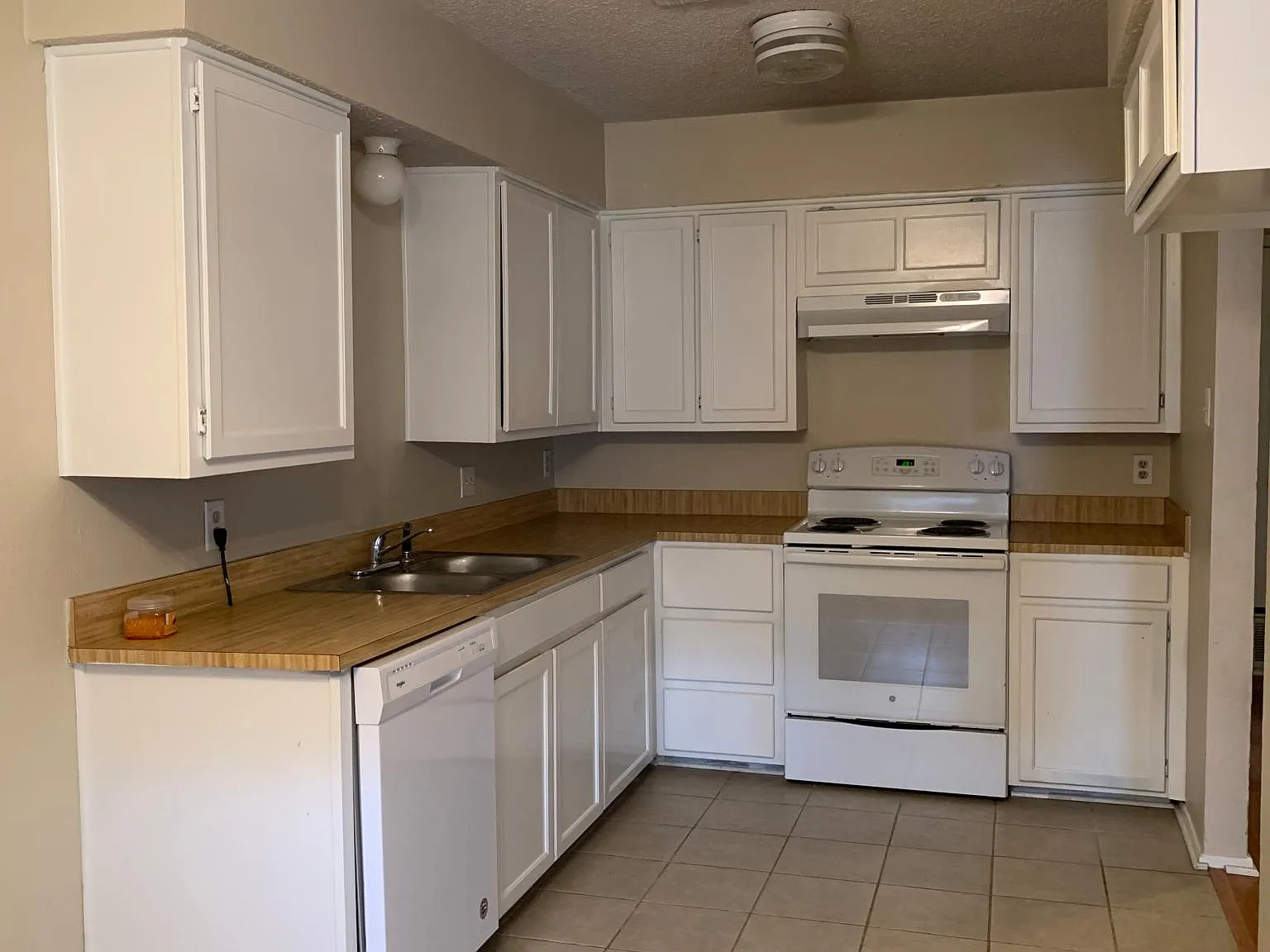 2 bed, 1032 sqft, $1,550 — Photo 2