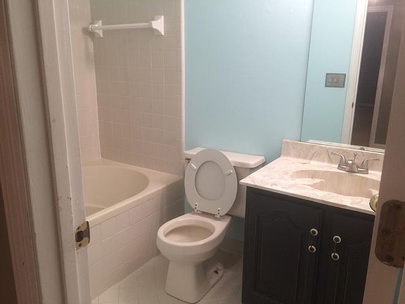 Hall bath with jacuzzi tub