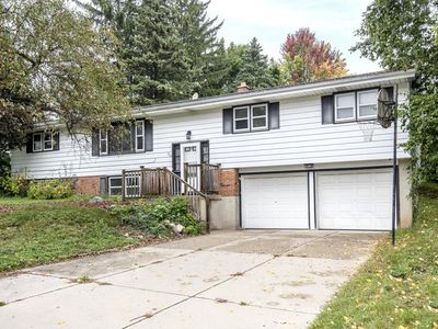 232 West Paradise DRIVE, West Bend, WI, 53095