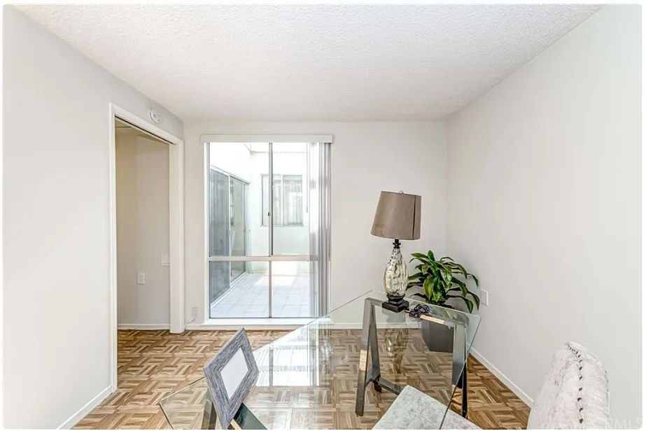 Building Photo - 169 Avenida Majorca #B