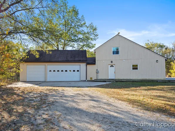 1067 Somers Rd, Lyons, MI 48851