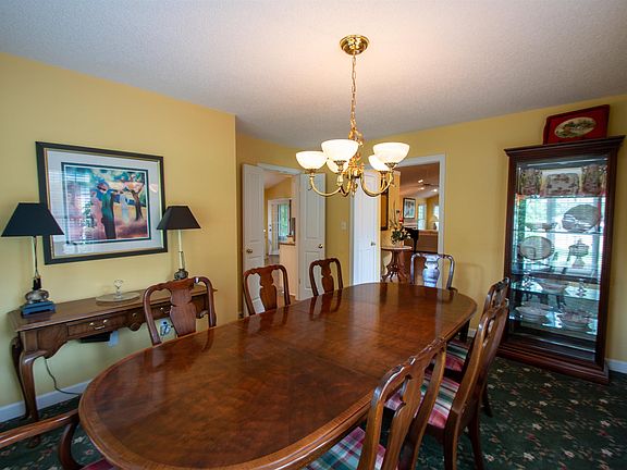 5th image of 1055 Lakeview Dr