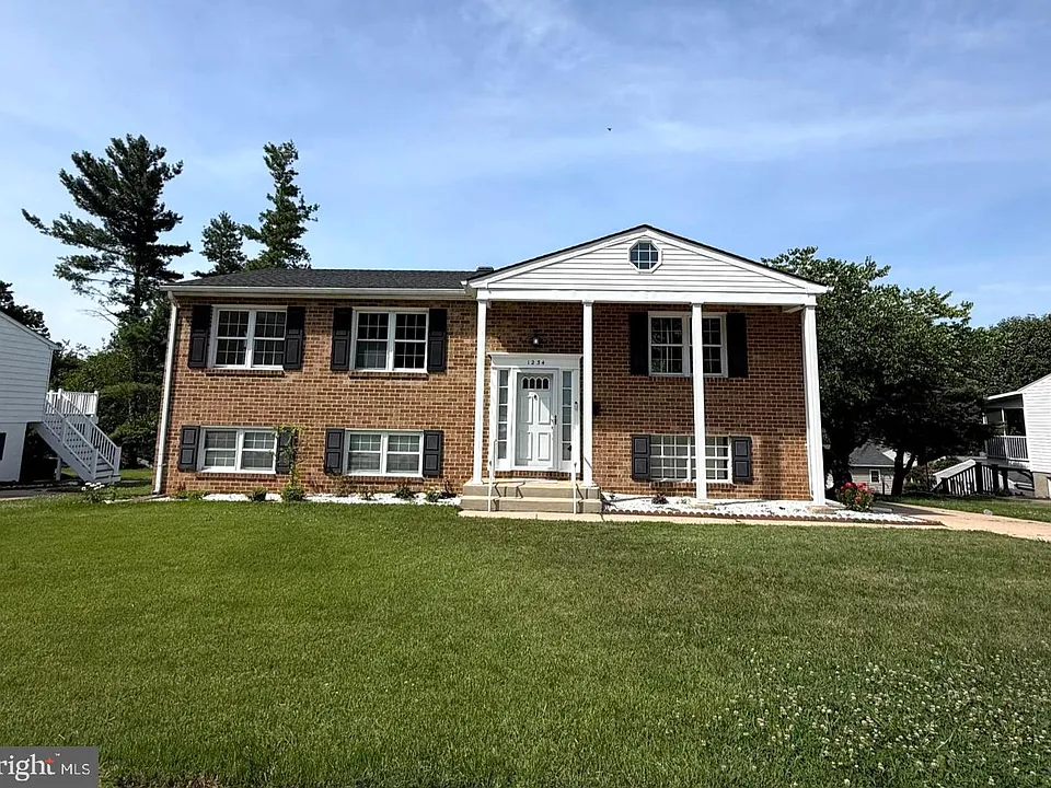 1234 Pleasant Valley Dr
