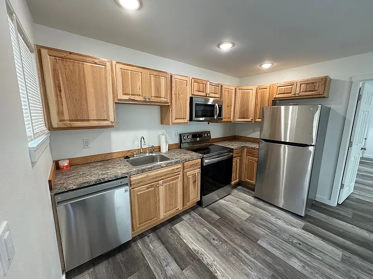 583 1/2 N Main St — Photo 2
