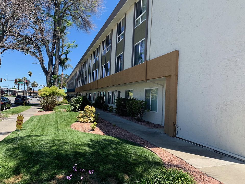 1st image of 4680 Hamilton Ave #207