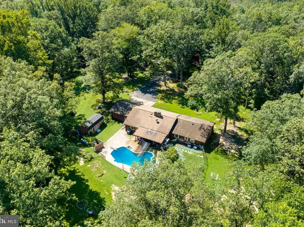 6157 Wilson Rd, Marshall, VA 20115