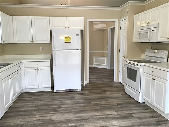 5th image of 3500 Tiffany Dr SE