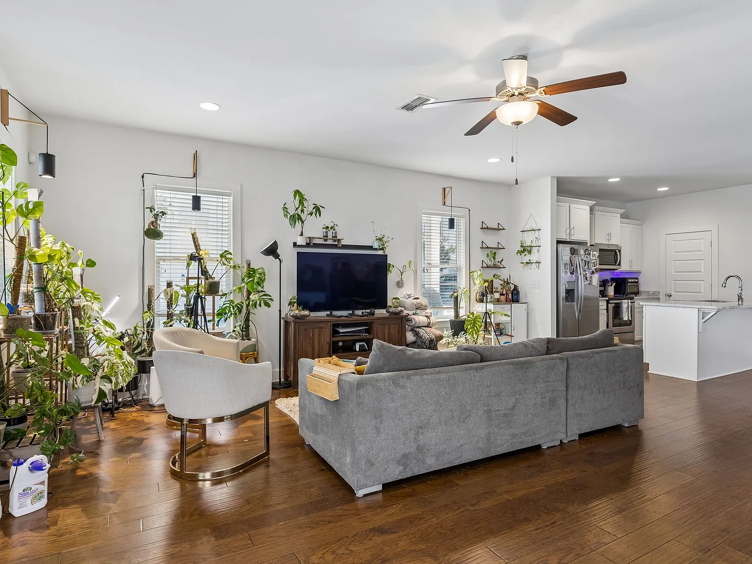 2 bed, 2.5 bath, 1592 sqft, $2,400 — Photo 4