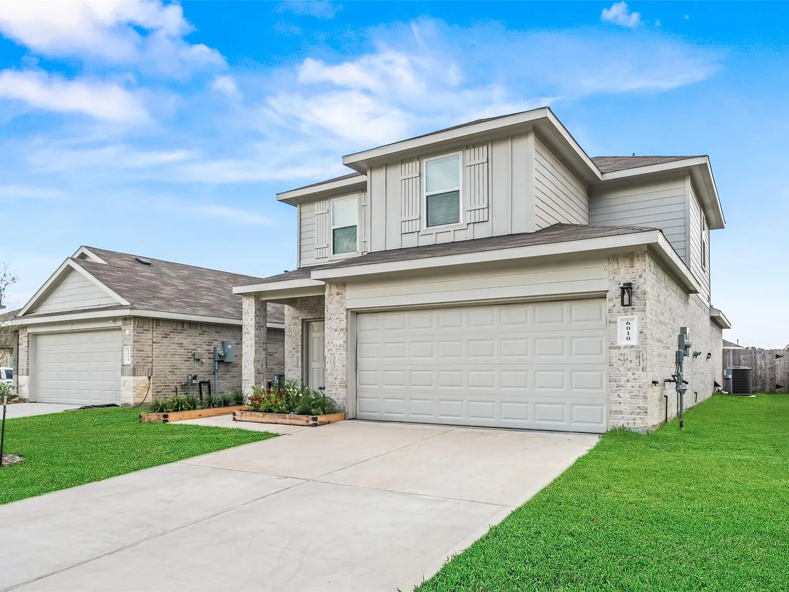 4 bed, 2.5 bath, 2088 sqft, $2,250 — Photo 1