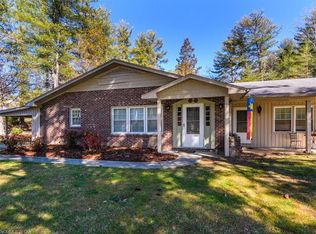 621 Price Rd, Hendersonville, NC 28739