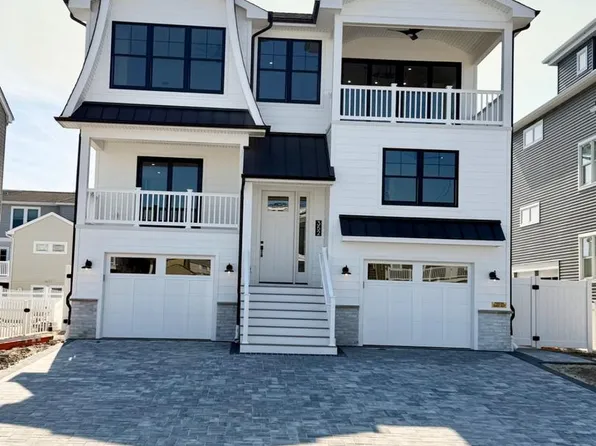 352 N 5th St, Surf City, NJ 08008