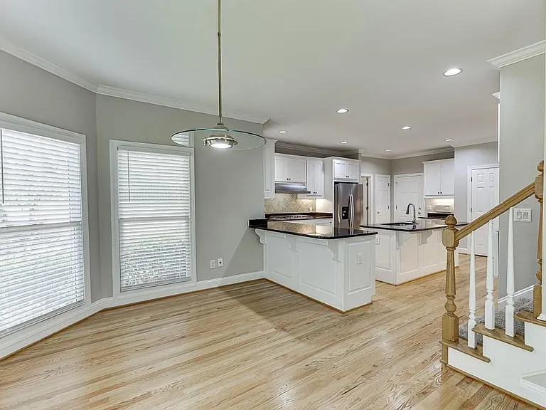 9345 Riverclub Pkwy — Photo 18