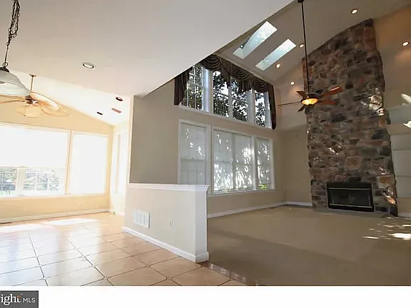 1006 Glendevon Dr — Photo 7