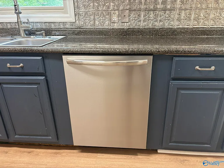 135 Suffolk Dr — Photo 14