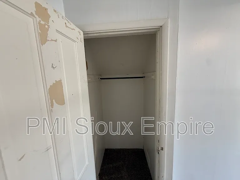 734 W 10th St #5 — Photo 5