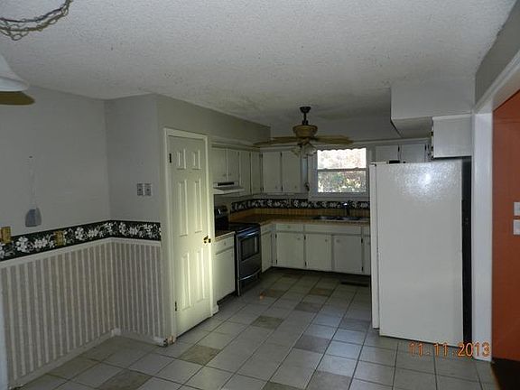 4th image of 419 Robertson Dr