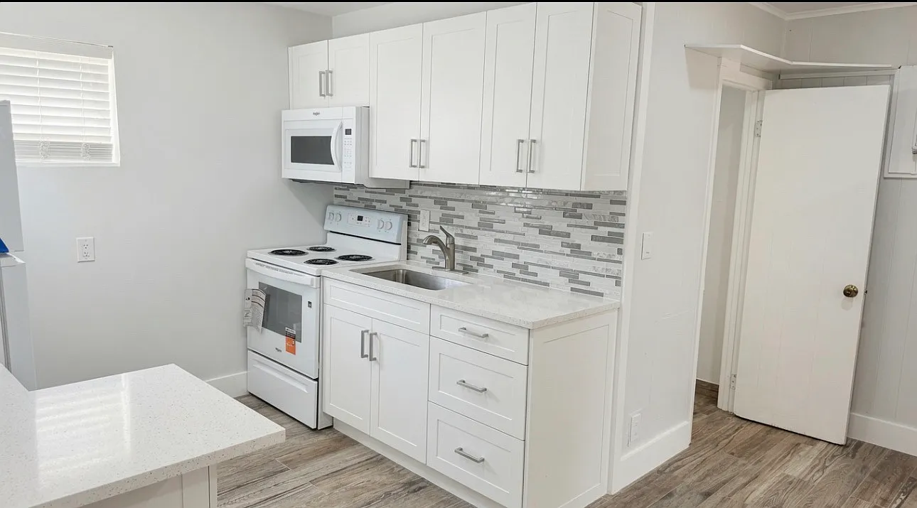 Studio, 400 sqft, $1,350 — Photo 2
